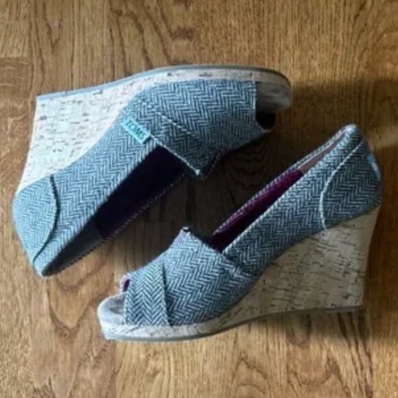 TOMS Wedge Pump Sandal Shoe Women 5 Tan Heels Open Toe Brown Gold Tweed Cork - Picture 1 of 6